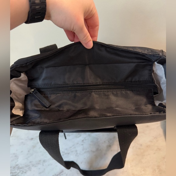 NWOT black lunch bag/work tote multi-pocket crossbody or shoulder strap bag - Picture 14 of 15